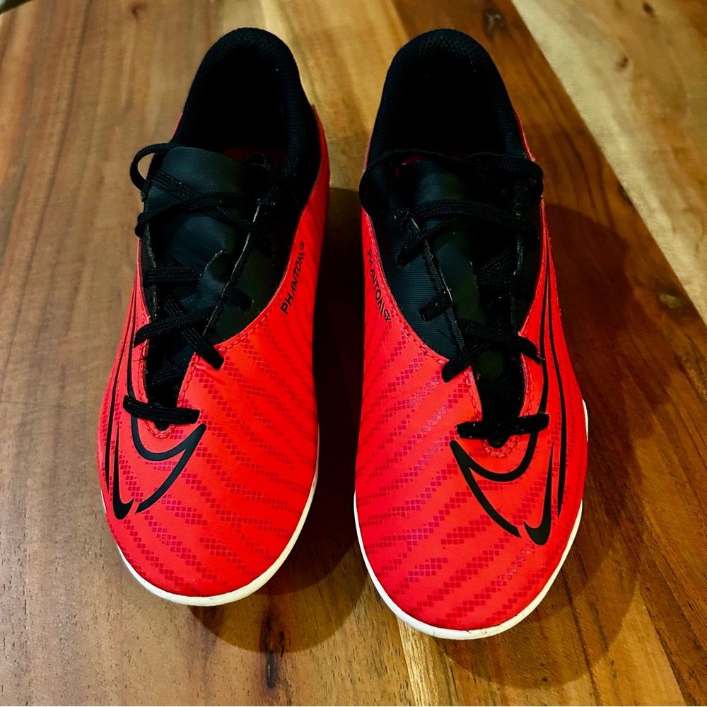 Nike Jr. Phantom GX Club Molded Soccer Cleats Little Boys (size 1)